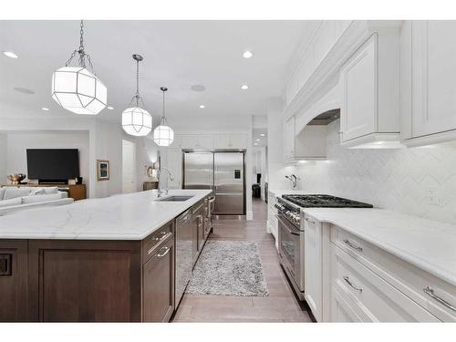 1613 7 Street Nw, Calgary, AB - Indoor Photo Showing Kitchen With Upgraded Kitchen