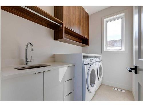 2309 21 Avenue Sw, Calgary, AB - Indoor Photo Showing Laundry Room