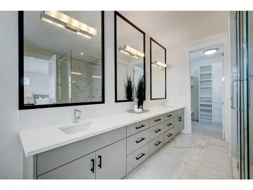 120 25 Avenue Nw, Calgary, AB - Indoor Photo Showing Bathroom