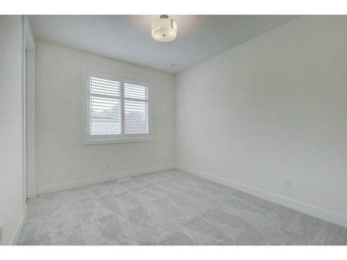 120 25 Avenue Nw, Calgary, AB - Indoor Photo Showing Other Room