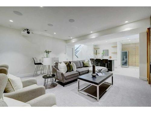 120 25 Avenue Nw, Calgary, AB - Indoor Photo Showing Living Room