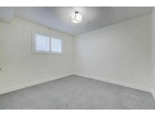 120 25 Avenue Nw, Calgary, AB - Indoor Photo Showing Other Room