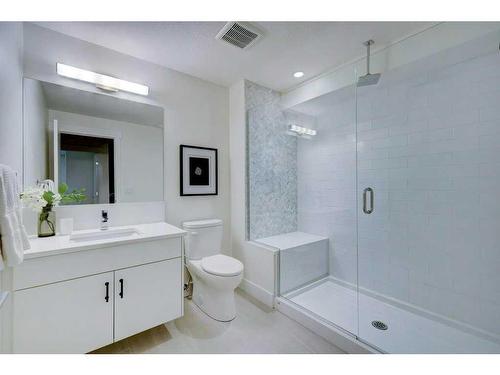 120 25 Avenue Nw, Calgary, AB - Indoor Photo Showing Bathroom