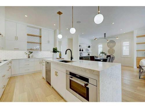 120 25 Avenue Nw, Calgary, AB - Indoor Photo Showing Kitchen With Upgraded Kitchen