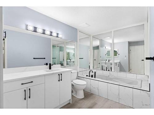 80 Scanlon Place Nw, Calgary, AB - Indoor Photo Showing Bathroom