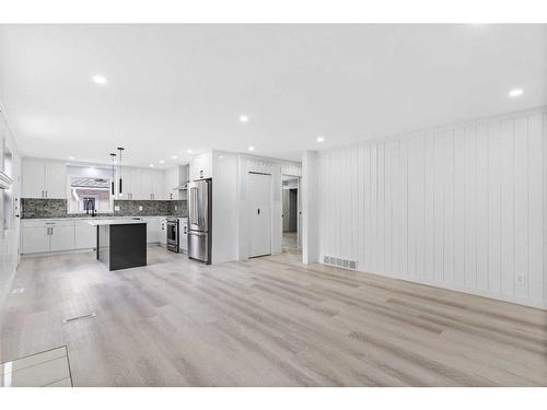 80 Scanlon Place Nw, Calgary, AB - Indoor Photo Showing Kitchen