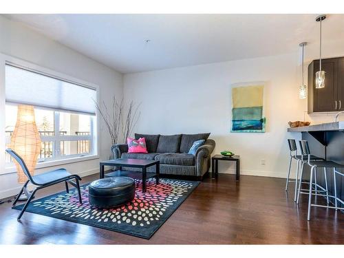 309-1108 15 Street Sw, Calgary, AB - Indoor Photo Showing Living Room