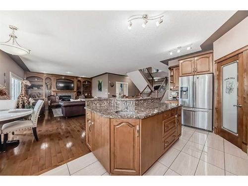 550 Marina Drive, Chestermere, AB - Indoor Photo Showing Kitchen