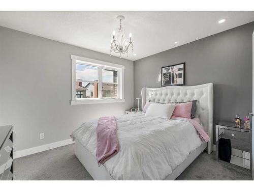 53 Spring Willow Close Sw, Calgary, AB - Indoor Photo Showing Bathroom