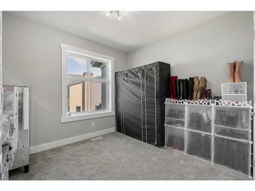 53 Spring Willow Close Sw, Calgary, AB - Indoor Photo Showing Bathroom