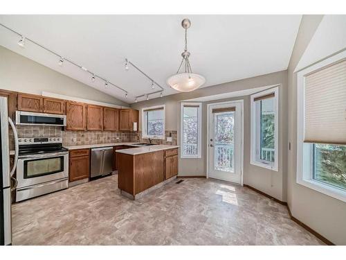 101 Arbour Cliff Close Nw, Calgary, AB - Indoor Photo Showing Kitchen