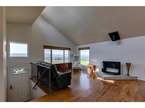 7063 Silverview Drive Nw, Calgary, AB - Indoor Photo Showing Other Room