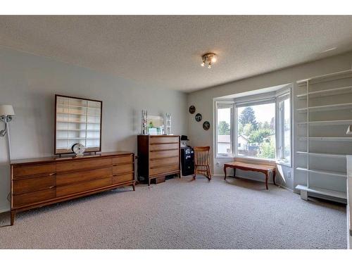 7063 Silverview Drive Nw, Calgary, AB - Indoor Photo Showing Bedroom