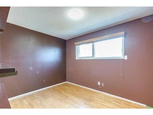 7063 Silverview Drive Nw, Calgary, AB - Indoor Photo Showing Other Room