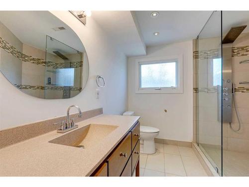 7063 Silverview Drive Nw, Calgary, AB - Indoor Photo Showing Bathroom