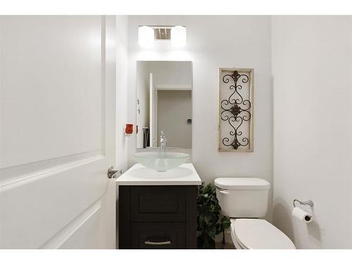 186 Coopersfield Way Sw, Airdrie, AB - Indoor Photo Showing Bathroom