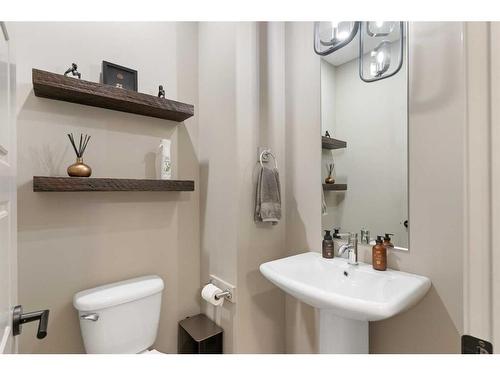 14 Howse Mount Ne, Calgary, AB - Indoor Photo Showing Bathroom