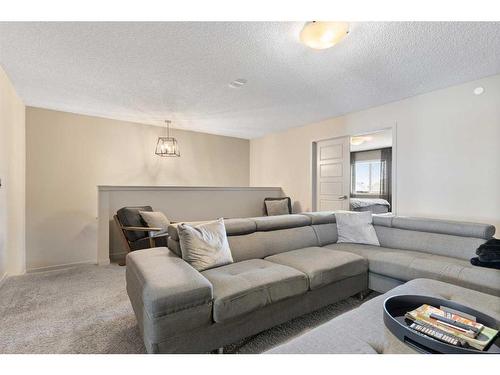 14 Howse Mount Ne, Calgary, AB - Indoor Photo Showing Living Room