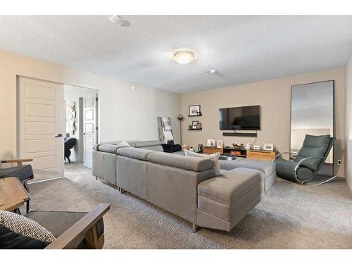 14 Howse Mount Ne, Calgary, AB - Indoor Photo Showing Living Room