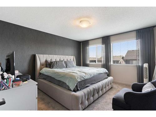 14 Howse Mount Ne, Calgary, AB - Indoor Photo Showing Bedroom