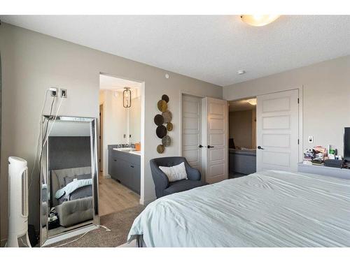 14 Howse Mount Ne, Calgary, AB - Indoor Photo Showing Bedroom