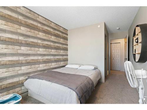 14 Howse Mount Ne, Calgary, AB - Indoor Photo Showing Bedroom