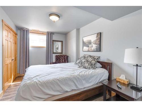 416 Ghost Lake Village Road, Ghost Lake, AB - Indoor Photo Showing Bedroom