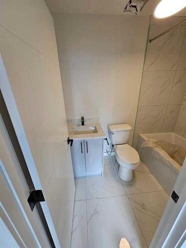 8820-8850 48 Street Ne, Calgary, AB - Indoor Photo Showing Bathroom