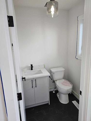 8820-8850 48 Street Ne, Calgary, AB - Indoor Photo Showing Bathroom