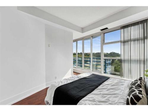 606-205 Riverfront Avenue Sw, Calgary, AB - Indoor Photo Showing Bedroom