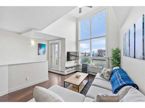 406-805 4 Street Ne, Calgary, AB - Indoor Photo Showing Living Room