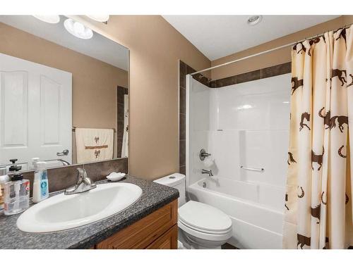 29 Vantage Crescent, Olds, AB - Indoor Photo Showing Bathroom