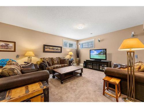 29 Vantage Crescent, Olds, AB - Indoor Photo Showing Living Room