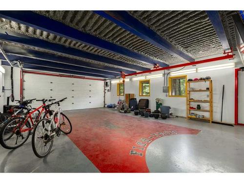 16 Wolfwillow Lane, Rural Rocky View County, AB - Indoor Photo Showing Garage