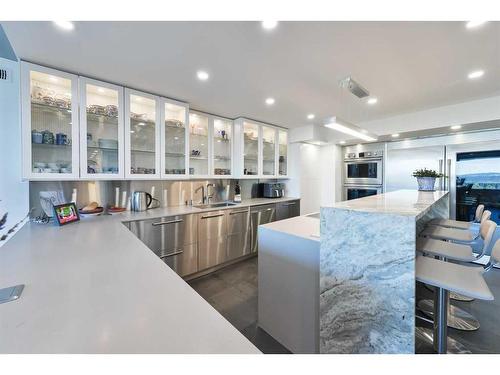 1301D-500 Eau Claire Avenue Sw, Calgary, AB - Indoor Photo Showing Kitchen With Upgraded Kitchen