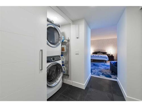 1301D-500 Eau Claire Avenue Sw, Calgary, AB - Indoor Photo Showing Laundry Room