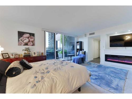 1301D-500 Eau Claire Avenue Sw, Calgary, AB - Indoor Photo Showing Bedroom