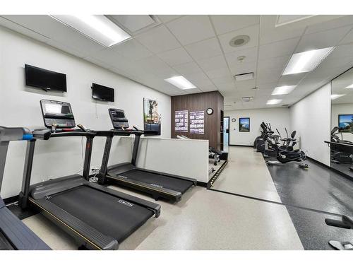 1301D-500 Eau Claire Avenue Sw, Calgary, AB - Indoor Photo Showing Gym Room