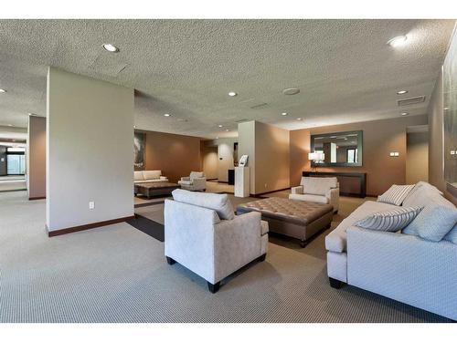 1301D-500 Eau Claire Avenue Sw, Calgary, AB - Indoor Photo Showing Living Room