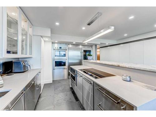 1301D-500 Eau Claire Avenue Sw, Calgary, AB - Indoor Photo Showing Kitchen