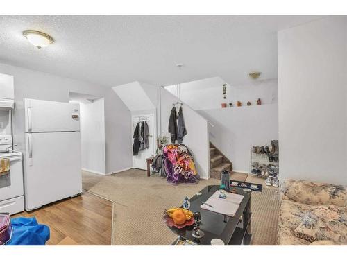 228 Martinvalley Crescent Ne, Calgary, AB - Indoor Photo Showing Kitchen