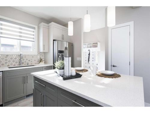 706 Wolf Willow Boulevard Se, Calgary, AB - Indoor Photo Showing Kitchen With Upgraded Kitchen