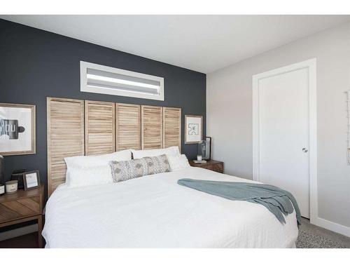 706 Wolf Willow Boulevard Se, Calgary, AB - Indoor Photo Showing Bedroom