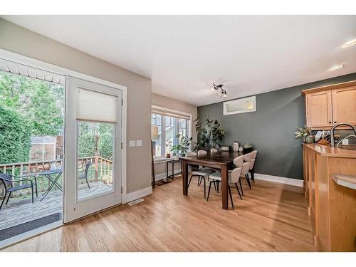 1728 Westmount Road Nw, Calgary, AB - Indoor Photo Showing Dining Room