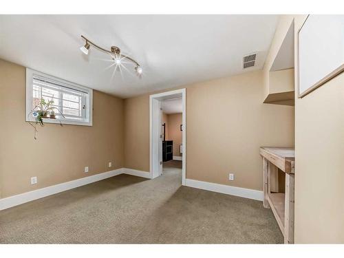 1728 Westmount Road Nw, Calgary, AB - Indoor Photo Showing Other Room