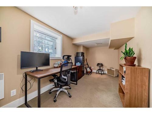 1728 Westmount Road Nw, Calgary, AB - Indoor Photo Showing Office