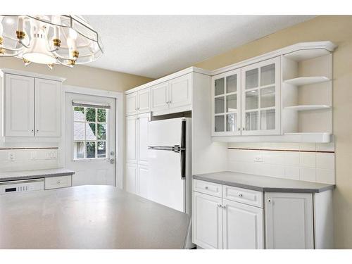 1519 32 Avenue Sw, Calgary, AB - Indoor Photo Showing Kitchen