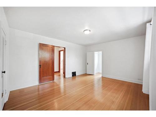 1519 32 Avenue Sw, Calgary, AB - Indoor Photo Showing Other Room