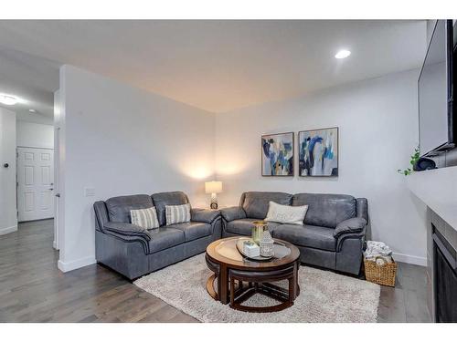 3021 Carpenter Landing Sw, Edmonton, AB - Indoor Photo Showing Living Room