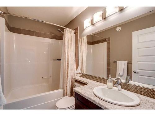 3021 Carpenter Landing Sw, Edmonton, AB - Indoor Photo Showing Bathroom